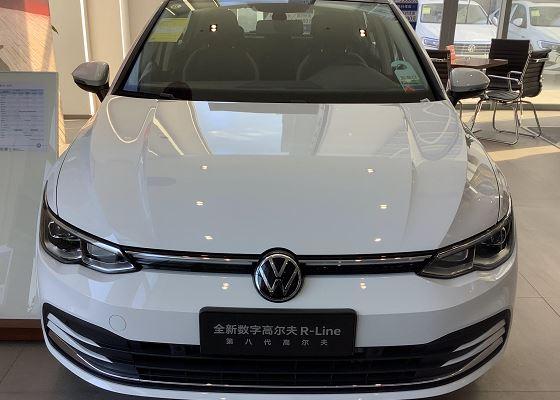 2021款大众高尔夫到店,外观很精致,1.4t动力足,轴距2636mm
