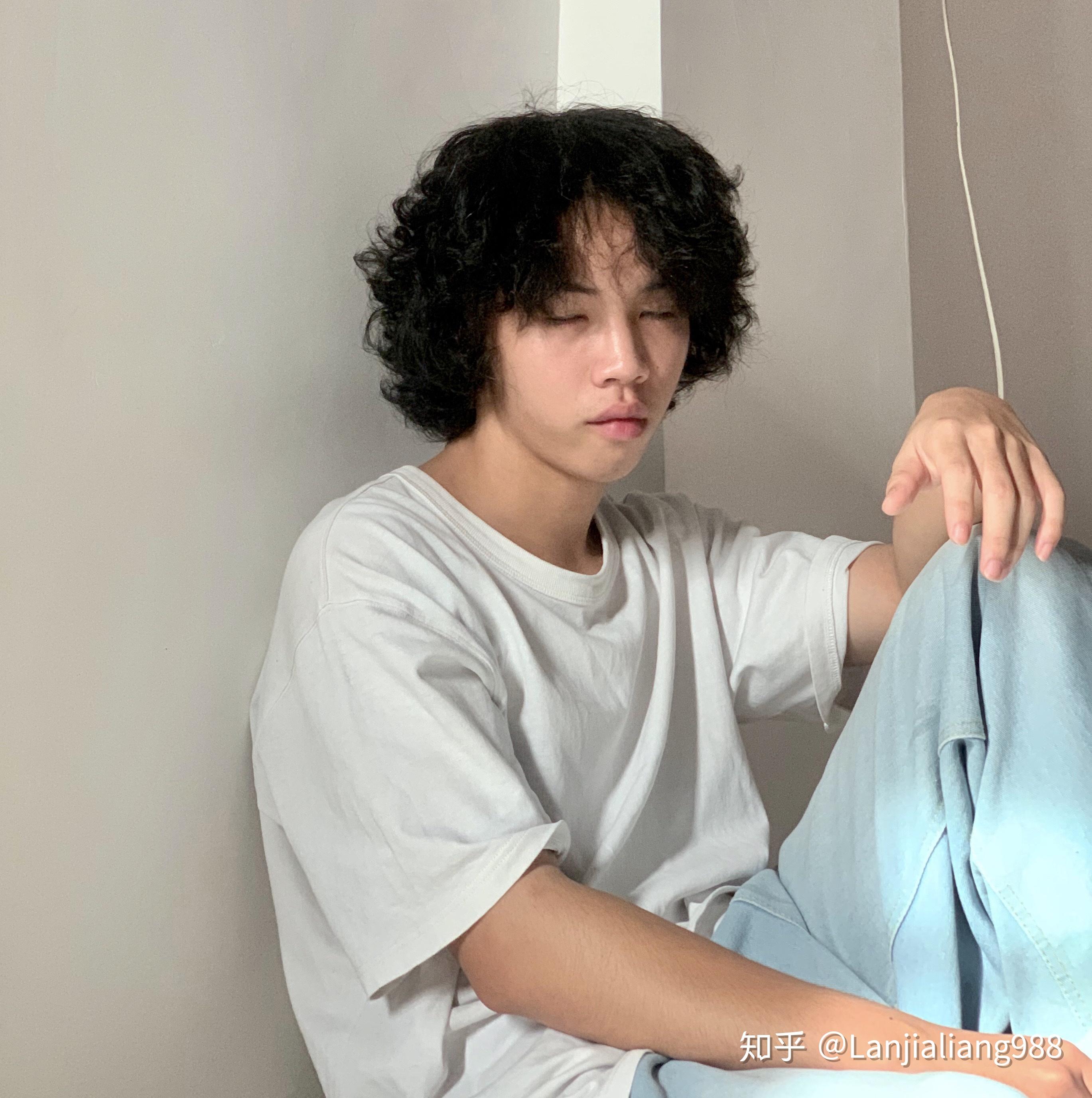 男生头发多适合烫羊毛卷