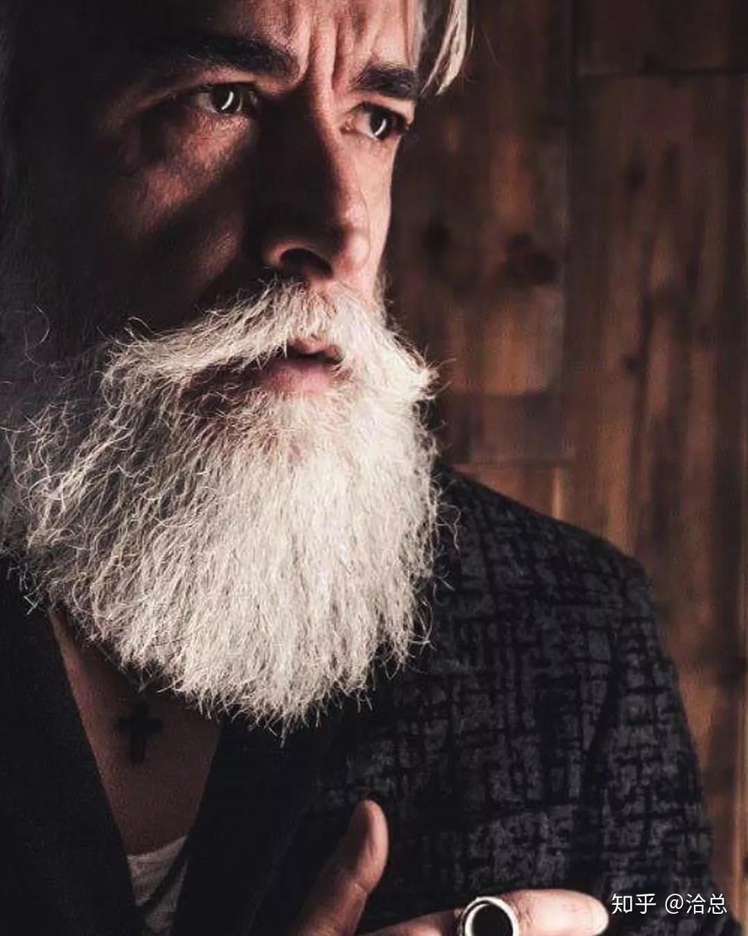 讲求体面又不失风格的搭配是雅痞一族的穿衣标准,从其中也散发着对高