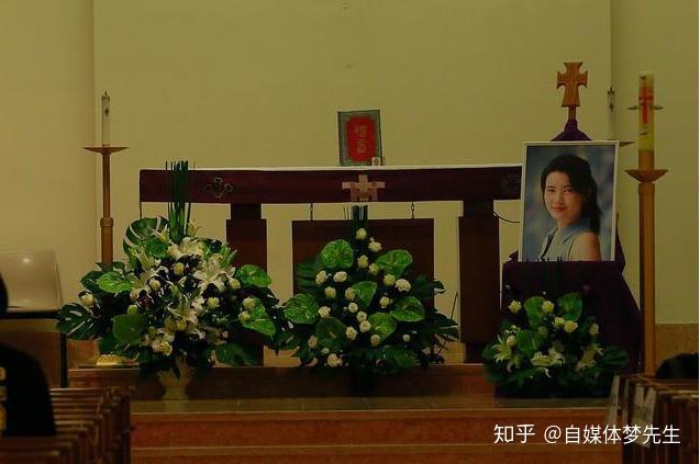 于赤柱圣亚纳天主堂领洗成为天主教徒,圣名为maria