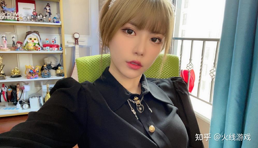 周淑怡重回lpl解说台!观众:想看她解说小乐言的比赛