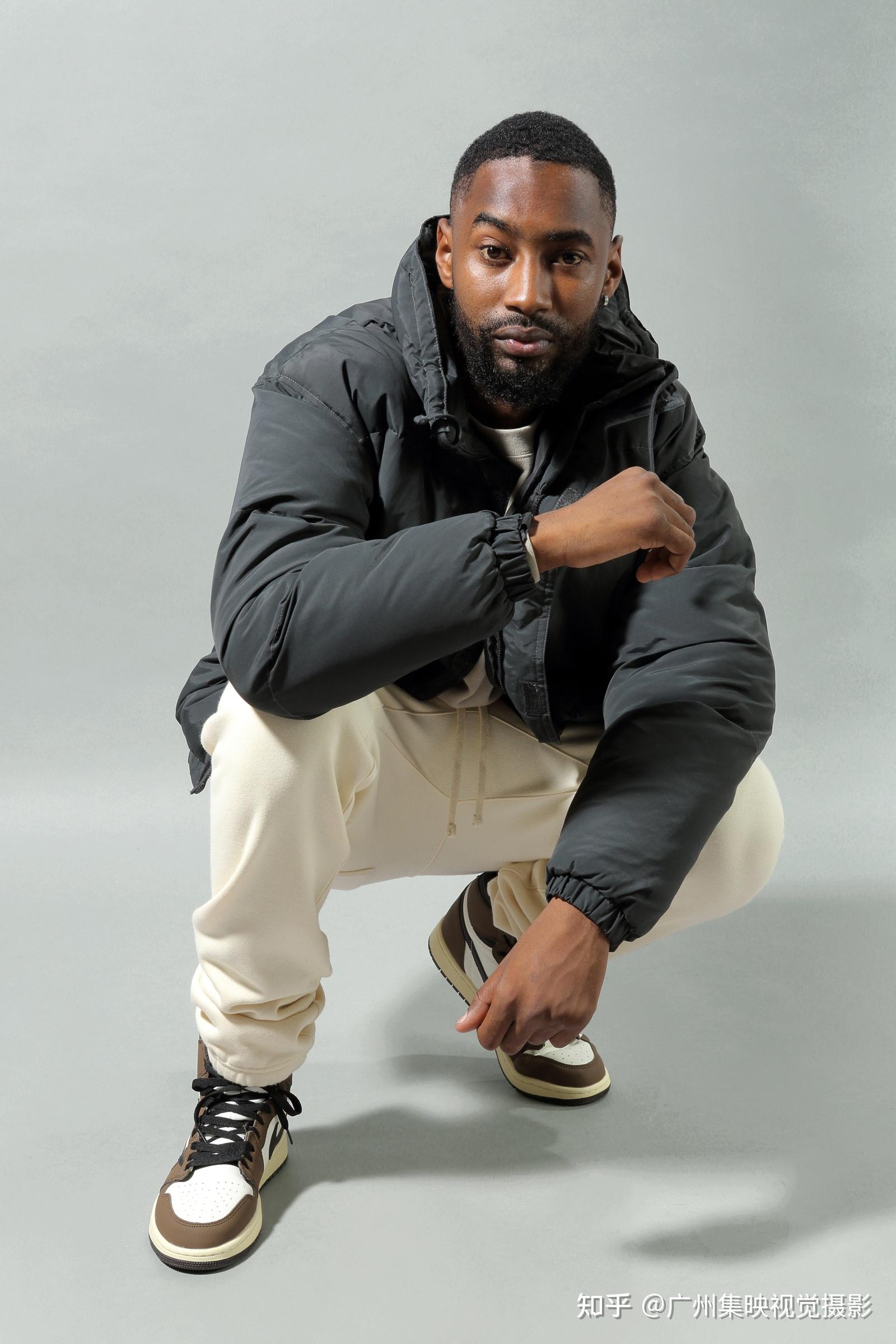 新款羽绒服拍摄黑人模特摆拍