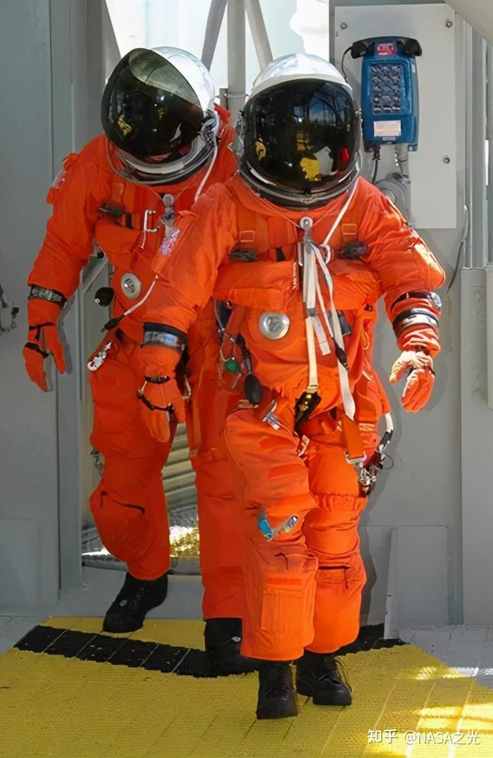 【1950~2025】NASA历代宇航服大盘点 - 知乎