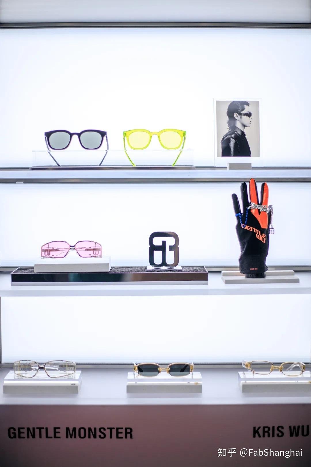 抢先揭秘吴亦凡神秘车库现身淮海中路