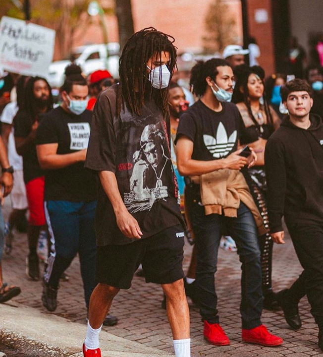 美国多位rapper走向街头为种族歧视发声