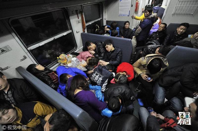 站票族的春运囧途图那些人今年会进黑名单