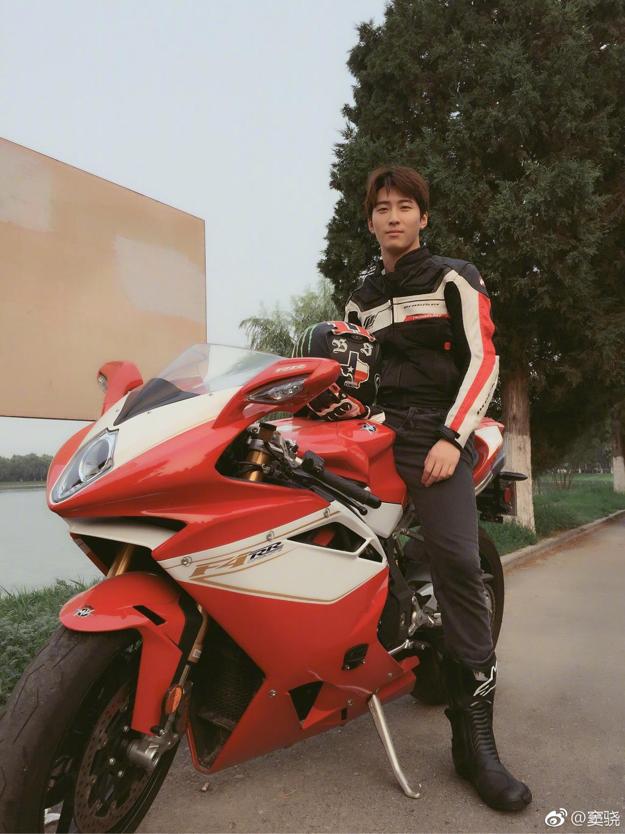 窦骁的美图或搞怪图有哪些?-窦骁帅照