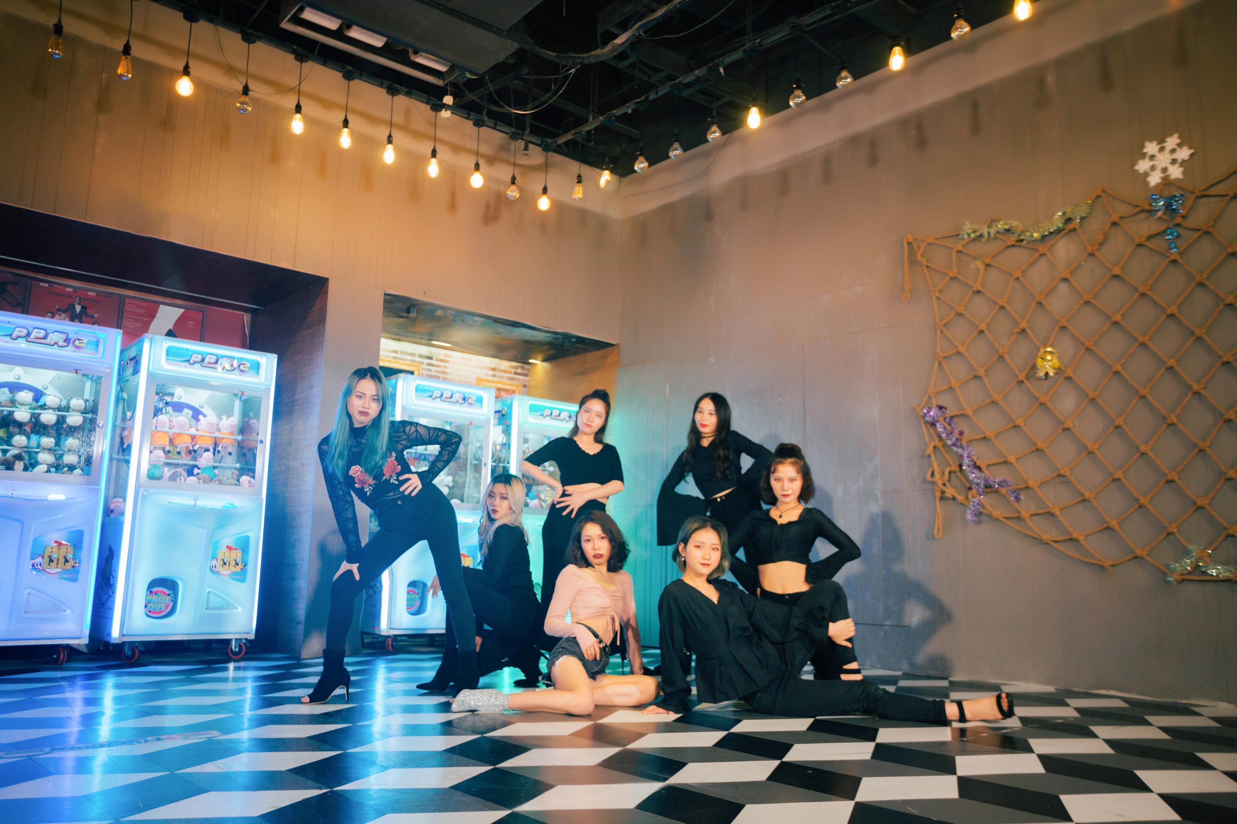 (长沙)爵士舞团丽果韩舞《宣美 -siren》 - 知乎