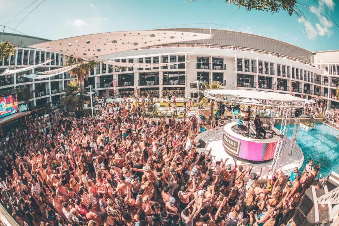 那么西班牙的伊维萨岛就是摇滚明星的派对天堂