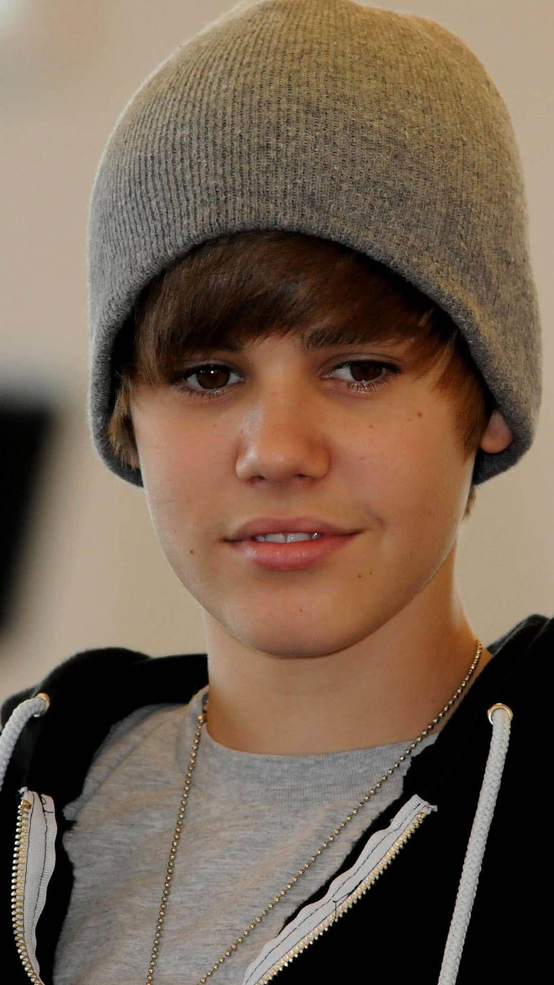 求贾斯汀比伯小时候的图片无水印的或者颜值巅峰照片