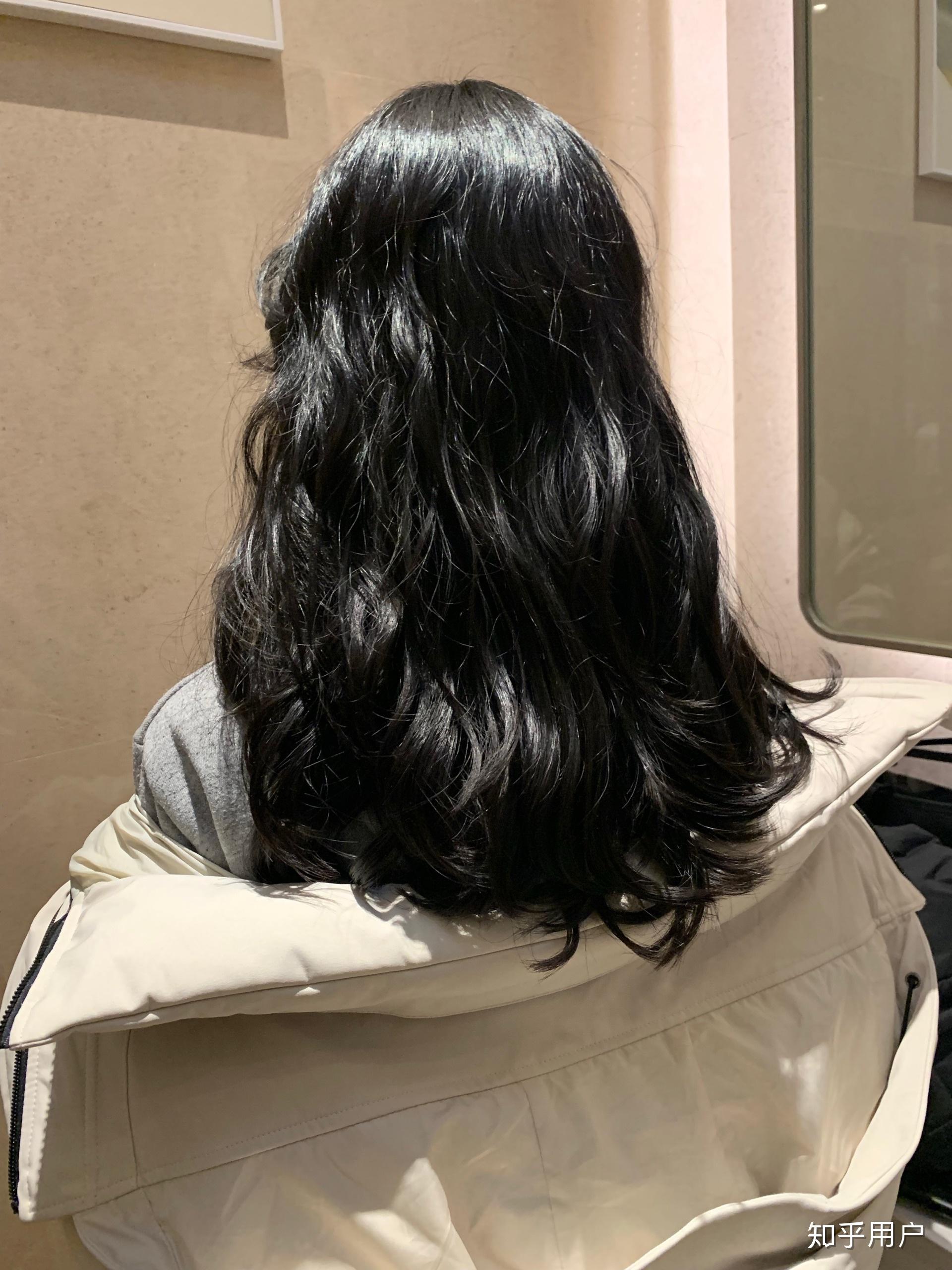 黑色卷发会很土吗