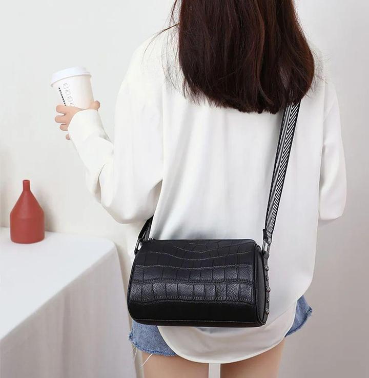 单肩包怎么背(女士单肩包斜挎包)