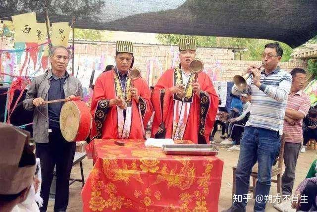 懸棺唱孝歌是古代庸國兩大獨特的喪葬習俗