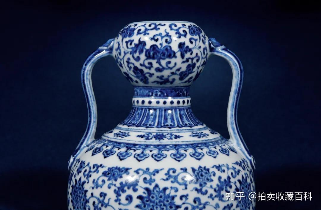 中国清代 乾隆年製款 藍釉金彩 葫蘆形賞瓶（荷花・寿字吉祥紋）中国古陶磁骨董品 至乾隆青花灵芝莲纹如意耳平底葫芦瓶鉴赏- 知乎