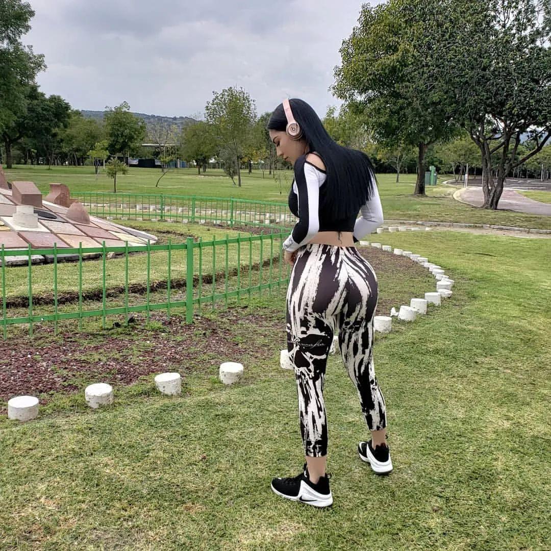 是为各种运动品牌拍摄广告或海报她主要的工作mary只是一个普通的健身