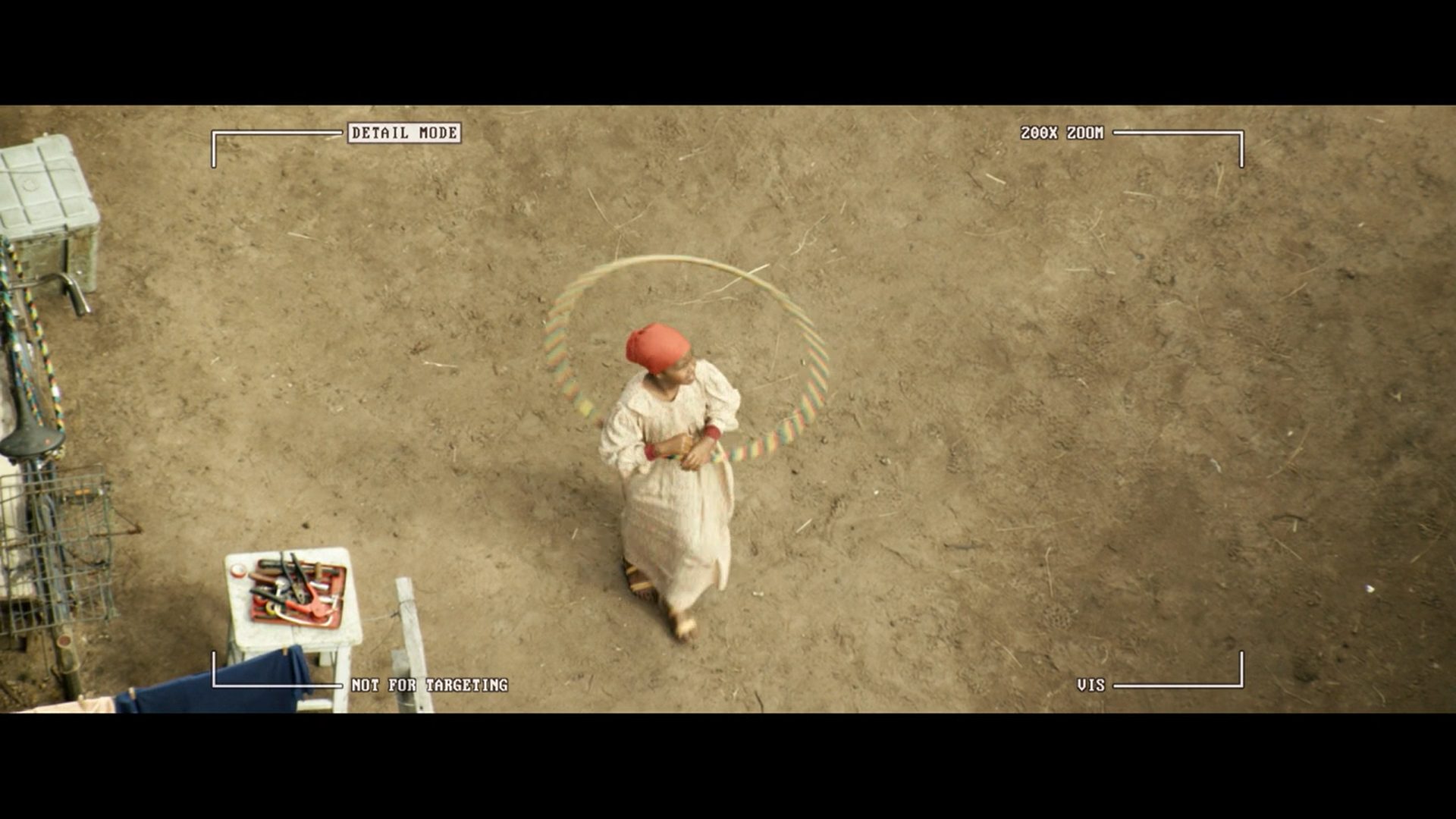 [138-《天空之眼》-无人机视角观看在导弹旁边卖大饼的小女孩是种什么