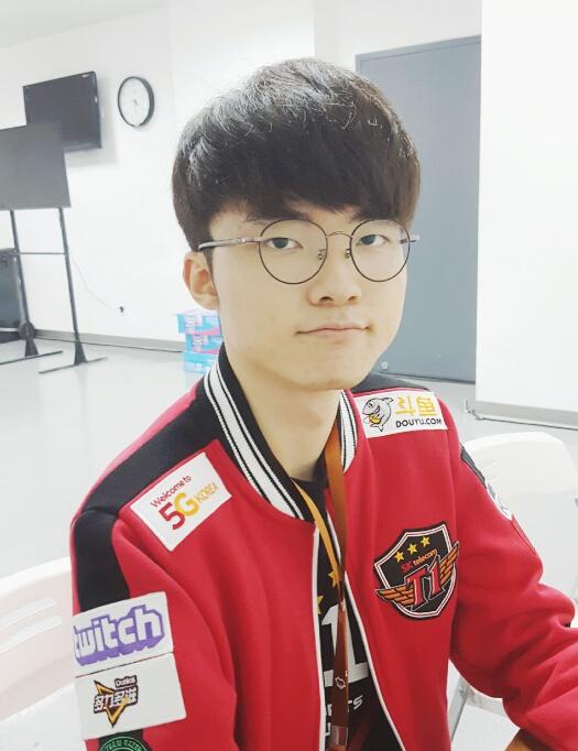 lpl可能只输一手faker网友我们凭什么能赢李哥这样的人