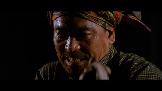 香港第一部灵异三级片就是从这部降头开始,恬妮献出全裸表演