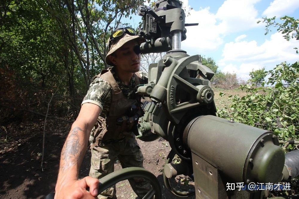 天空新闻:愤怒的镜头似乎显示乌克兰战俘被俄罗斯士兵阉割