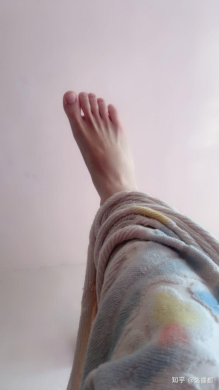 男孩子有一双好看的脚是一种什么样的体验? - 知乎