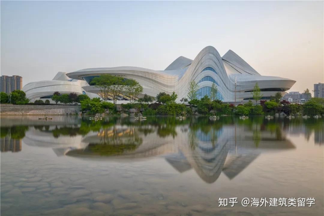 扎哈在中国的最后三个遗作:不可能完成的建筑建成 - 知乎