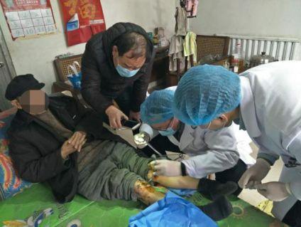 什么是伤口换药 v2-08cbd2122bed205f0e997ccf0a0149cc_r.jpg