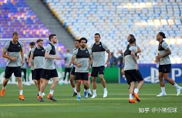 实时比分与战术解析同步呈现