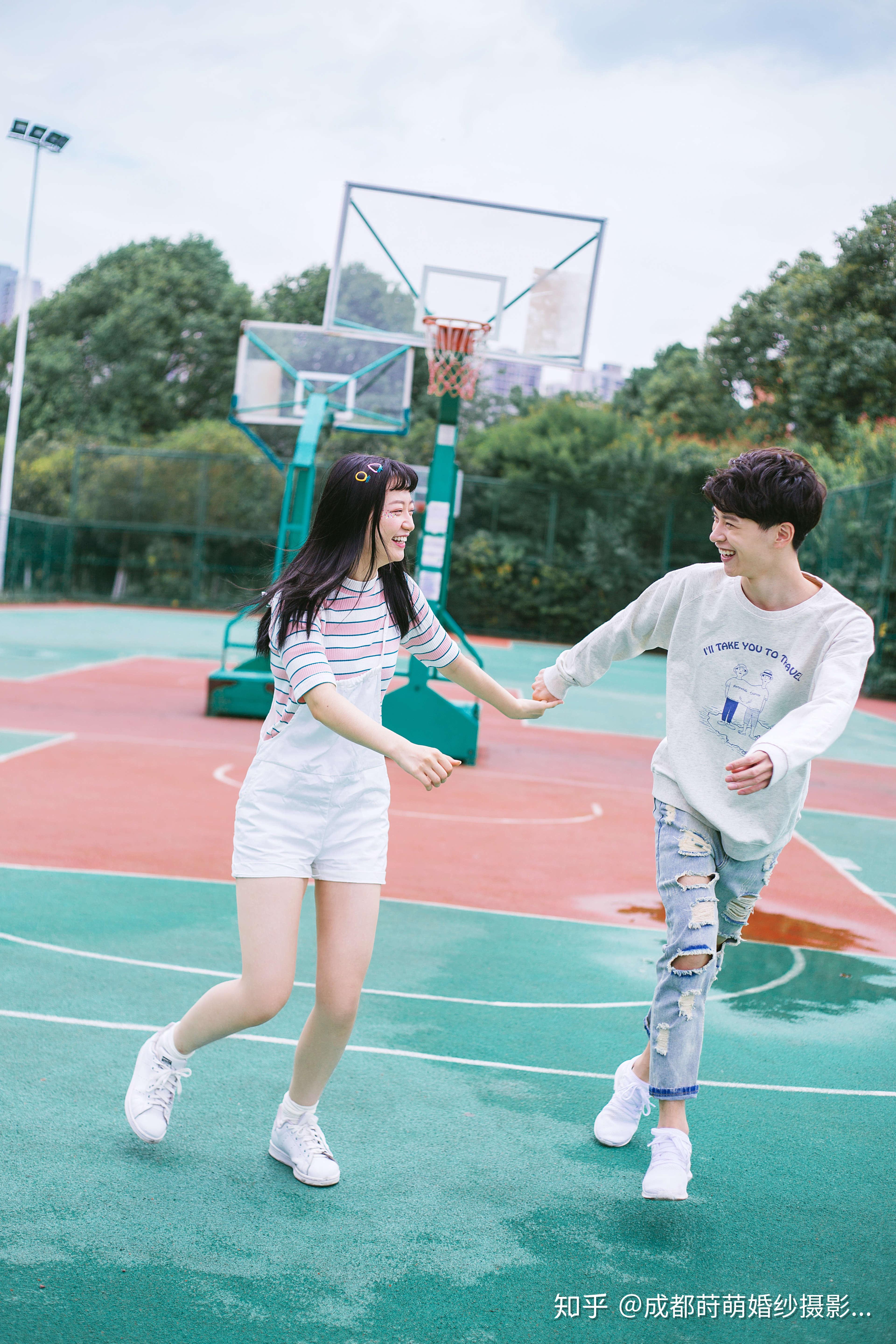 成都婚纱照适合小情侣的校园婚纱照从校服到婚纱