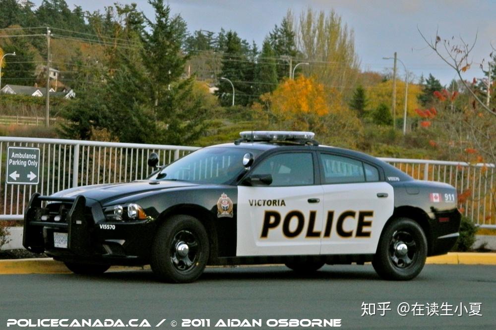 上几张图大家感受一下:他们的警车一般是这个风格的:加拿大境内所有的