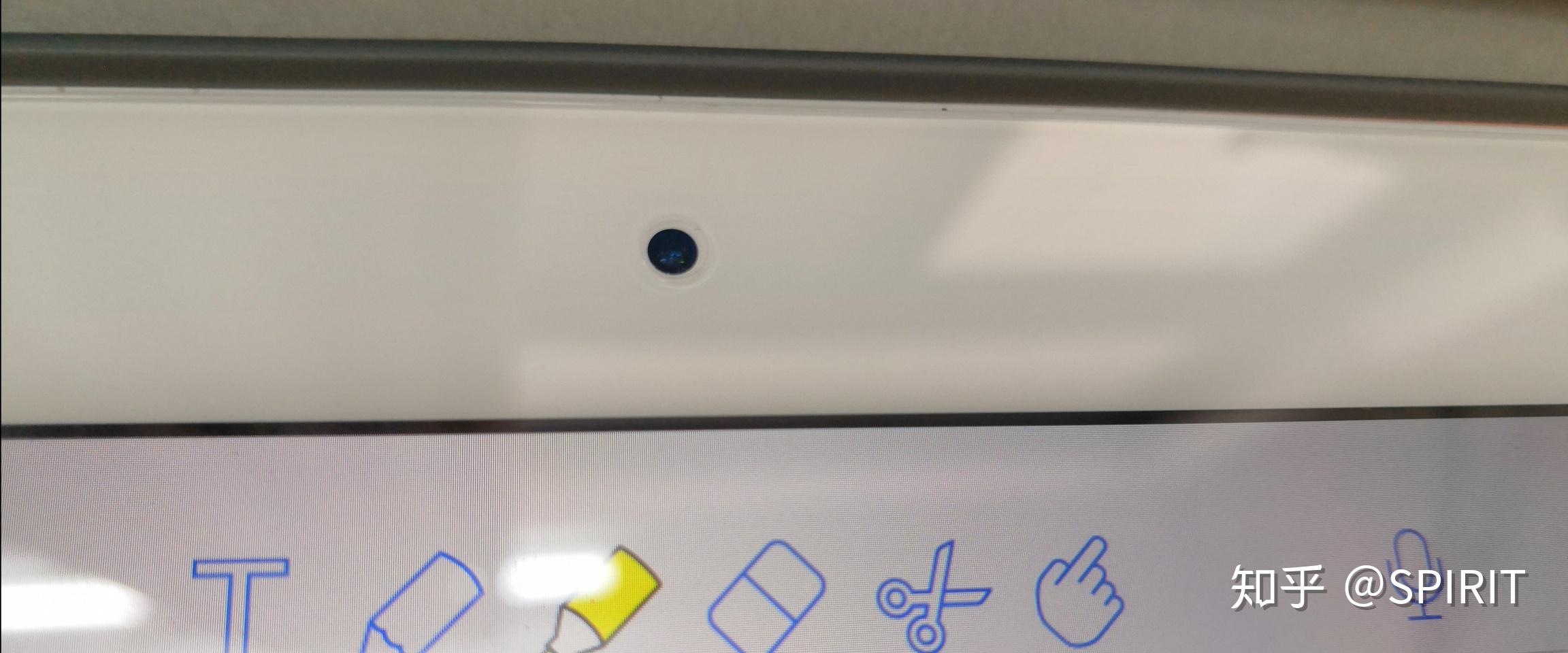 ipad air3前置摄像头旁边可以看到小圆圈网状结构吗,就是光线感应器