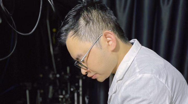 科学家在室温下实现强慢光效应,实现超长光子寿命和超慢光速,突破现有实验纪录 - 知乎