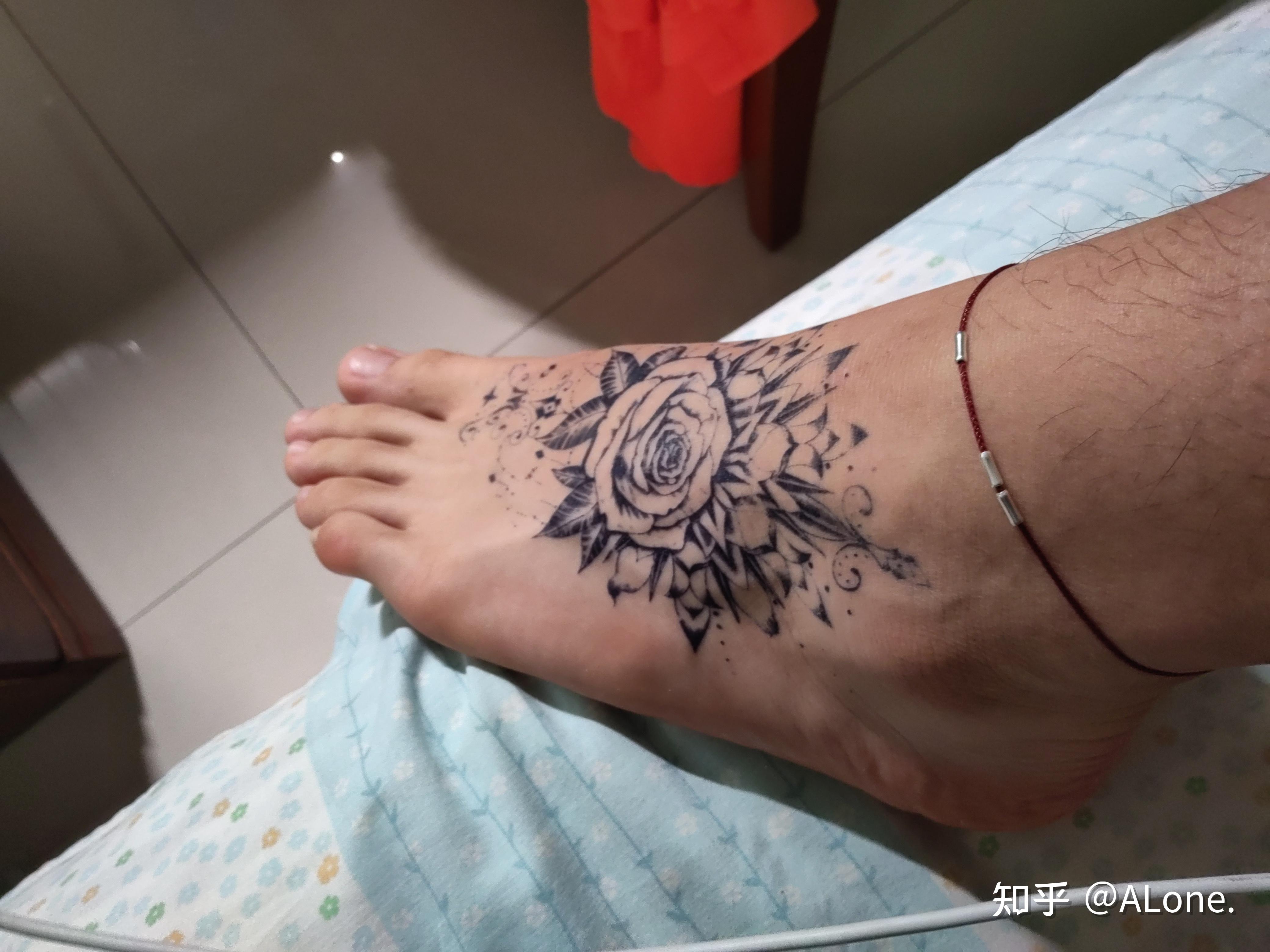 想要在脚背纹身,有什么好的案例么?