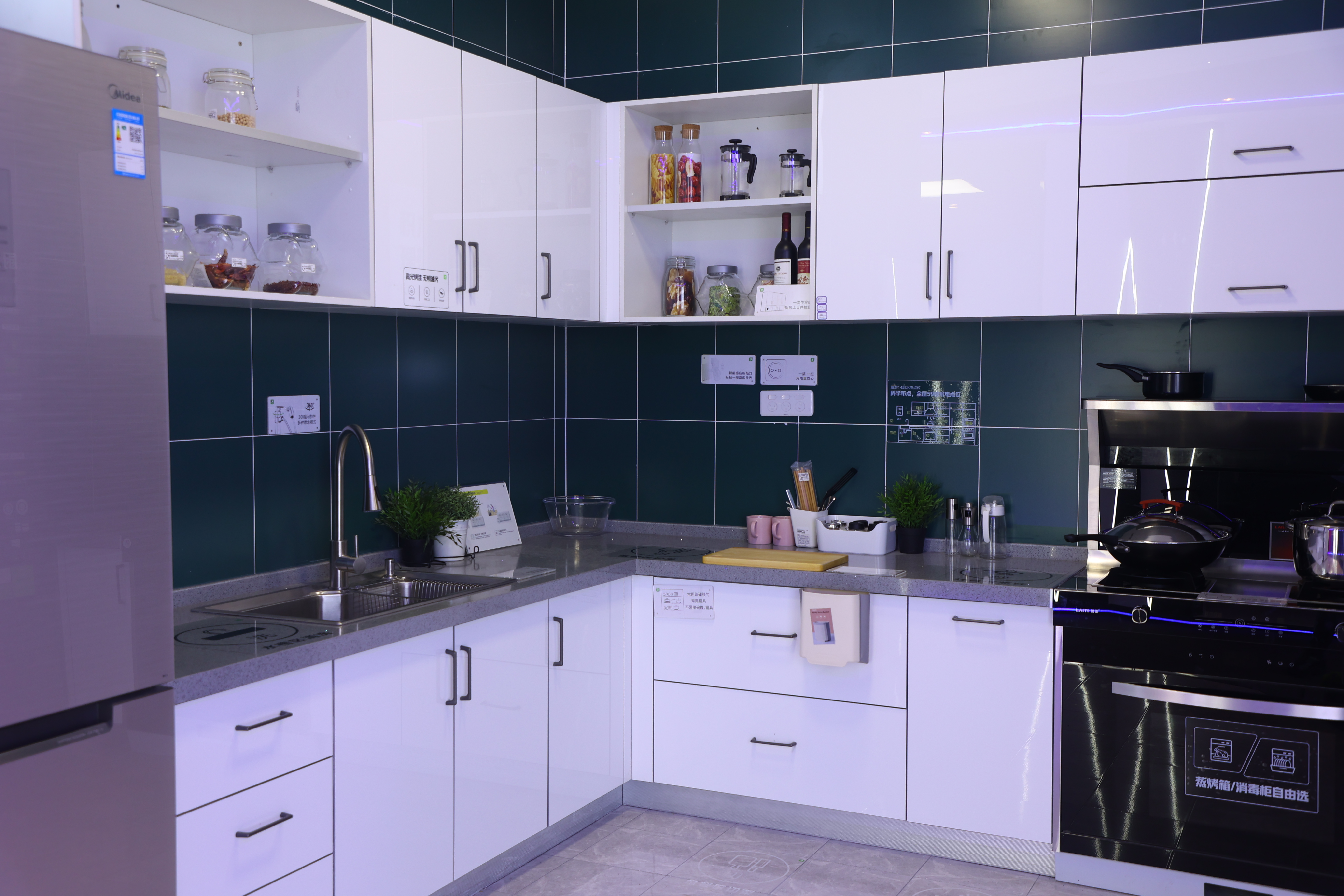 北方人都懂,厨房应该这么装:台面选石英石,留个地柜放菜缸.