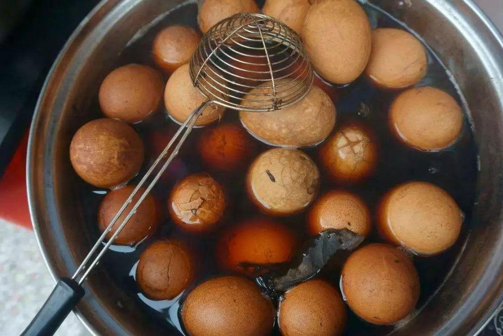 景区茶叶蛋卖10块为何买的人却络绎不绝