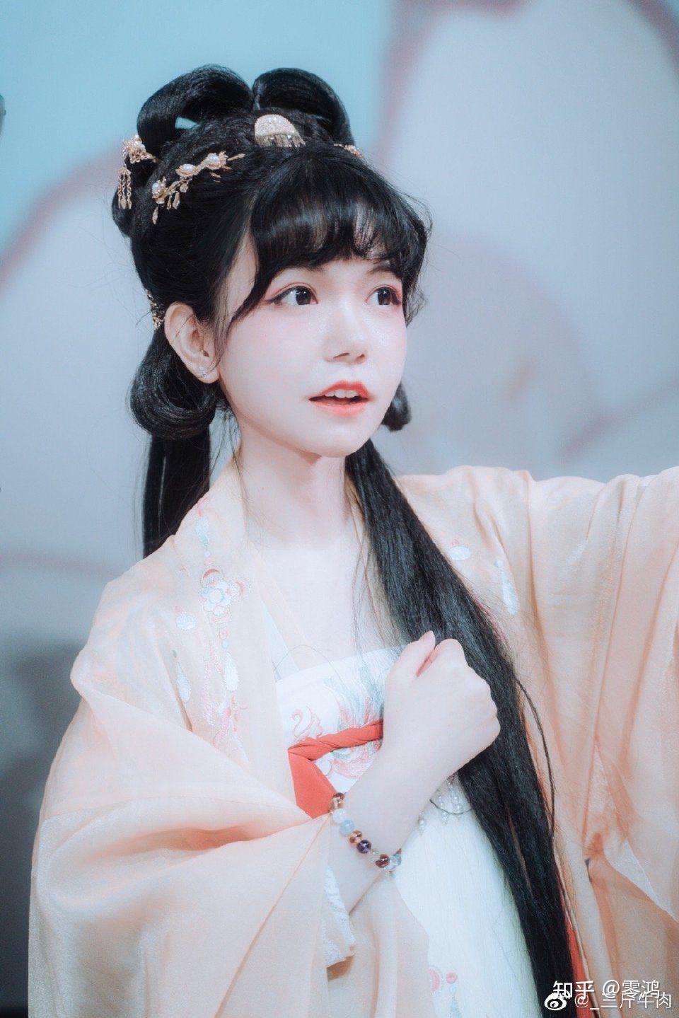 封茗囧菌的线下和微博的照片差别大码吗各位线下见过的可以说一下嘛