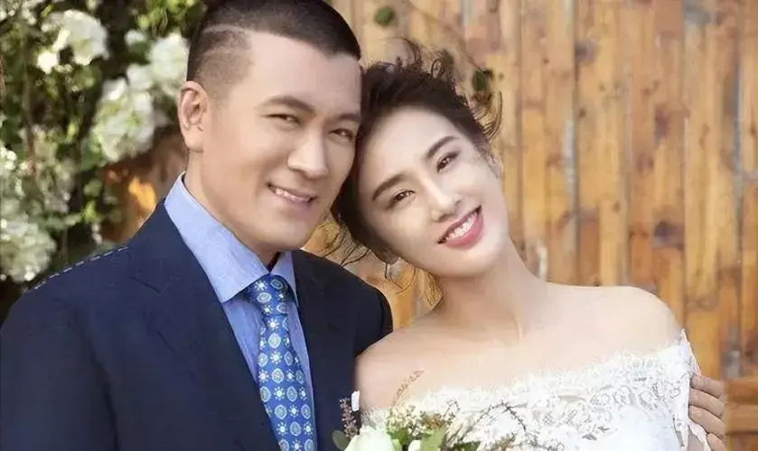 6人被刑拘170万腊肉仅卖一单黄圣依夫妇带货翻车事件后续来了