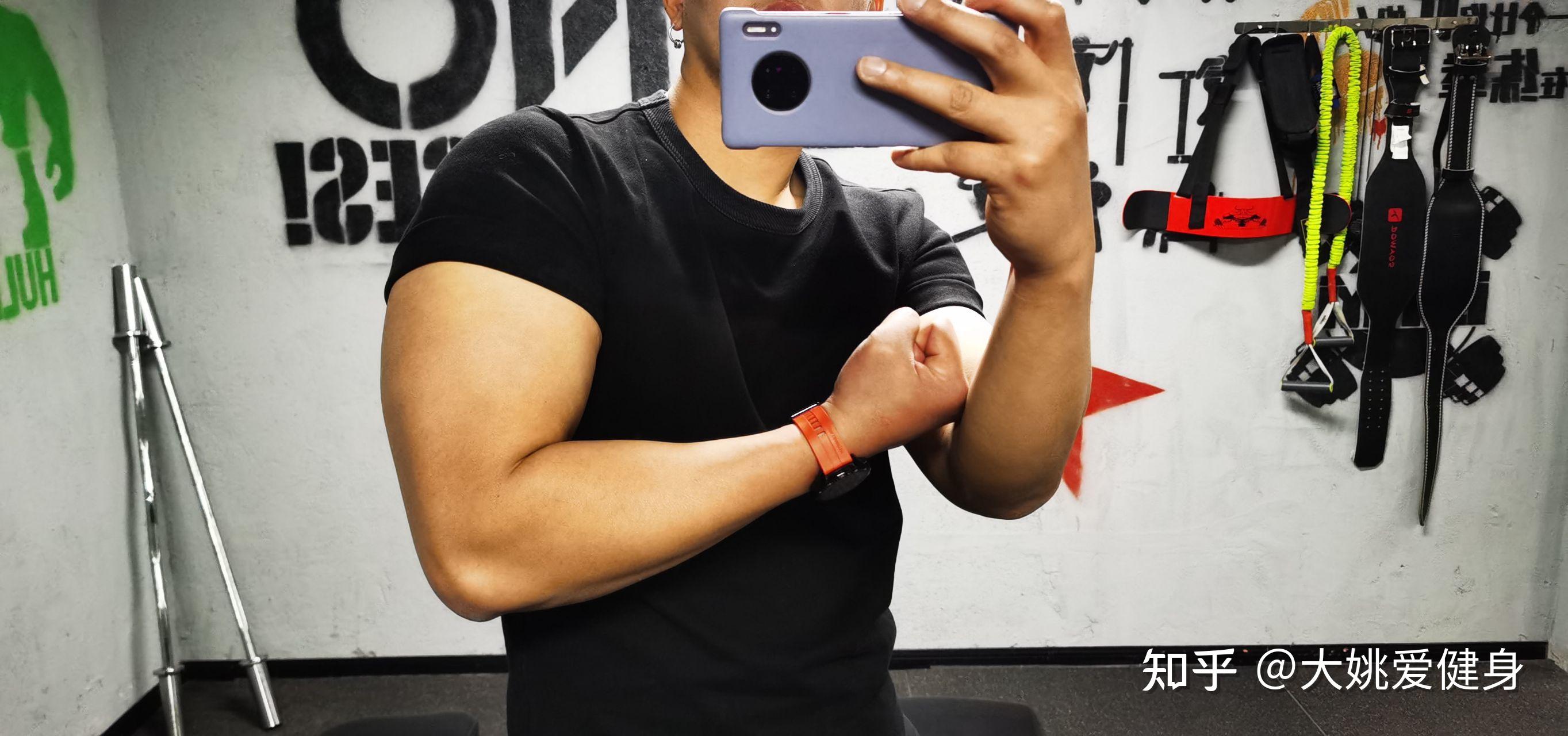 男生二头肌纬度38大臂32算粗的么