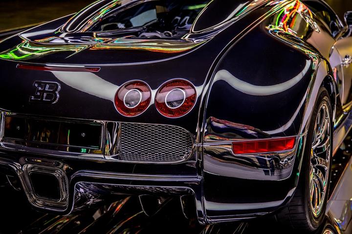 跑车标志像个弯月(弯月亮标志的车)-鳌游汽车 | 汽车零配件_新能源