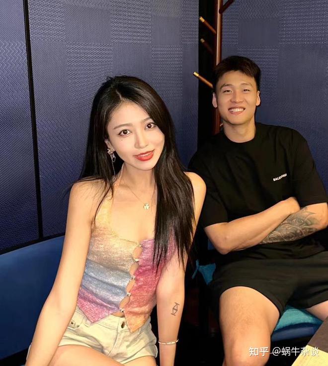 因为赵睿小时候调皮好动,再加上比较胖,在5岁那年被父母送去篮球训练