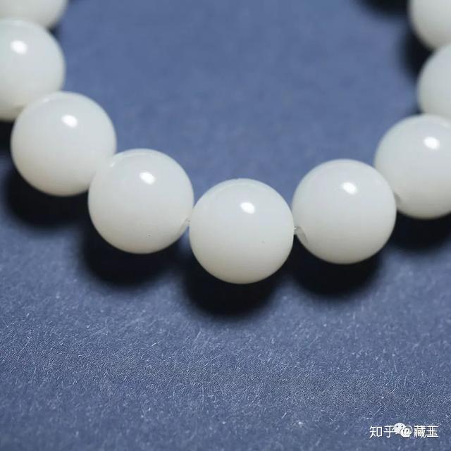 这个夏天，你还差一条爆火的老型珠和田玉手串！ - 知乎