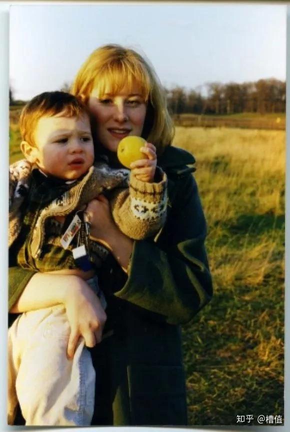 年幼的jacob barnett和妈妈kristine barnett / 《每日邮报》