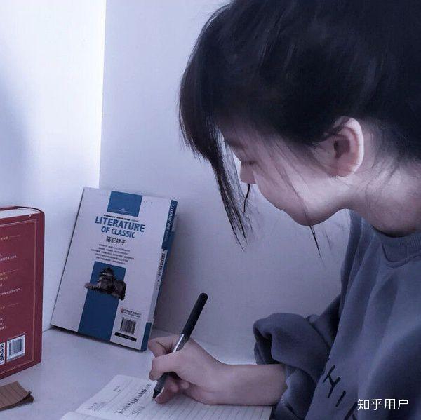 请问有哪些安静看书的女孩子的头像呢