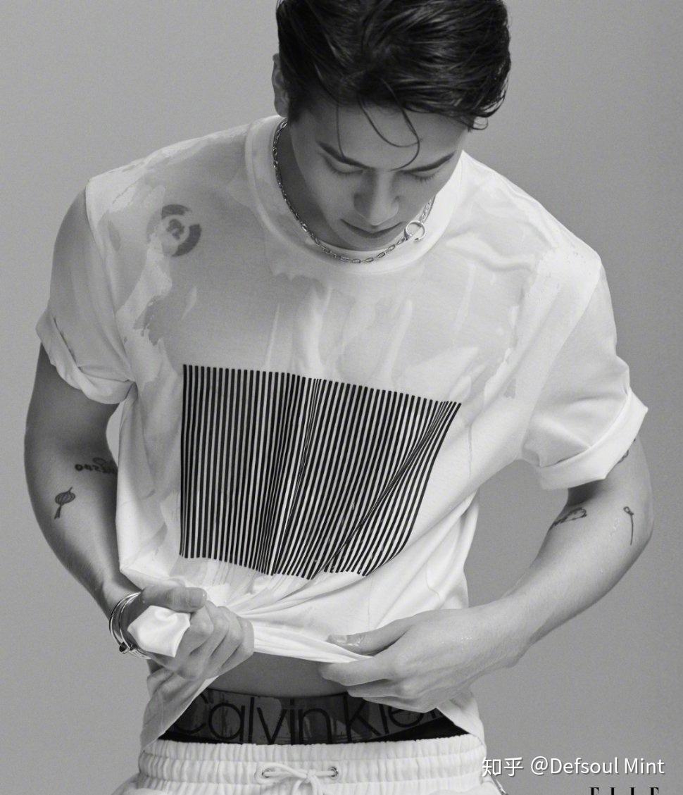 最近看到很多人说王嘉尔纹身了到底是真是假