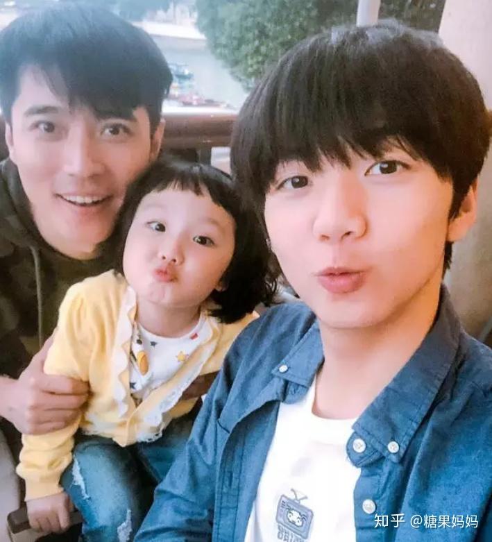 洪欣儿子不负众望式长大完美继承妈妈颜值187身高帅气逼人