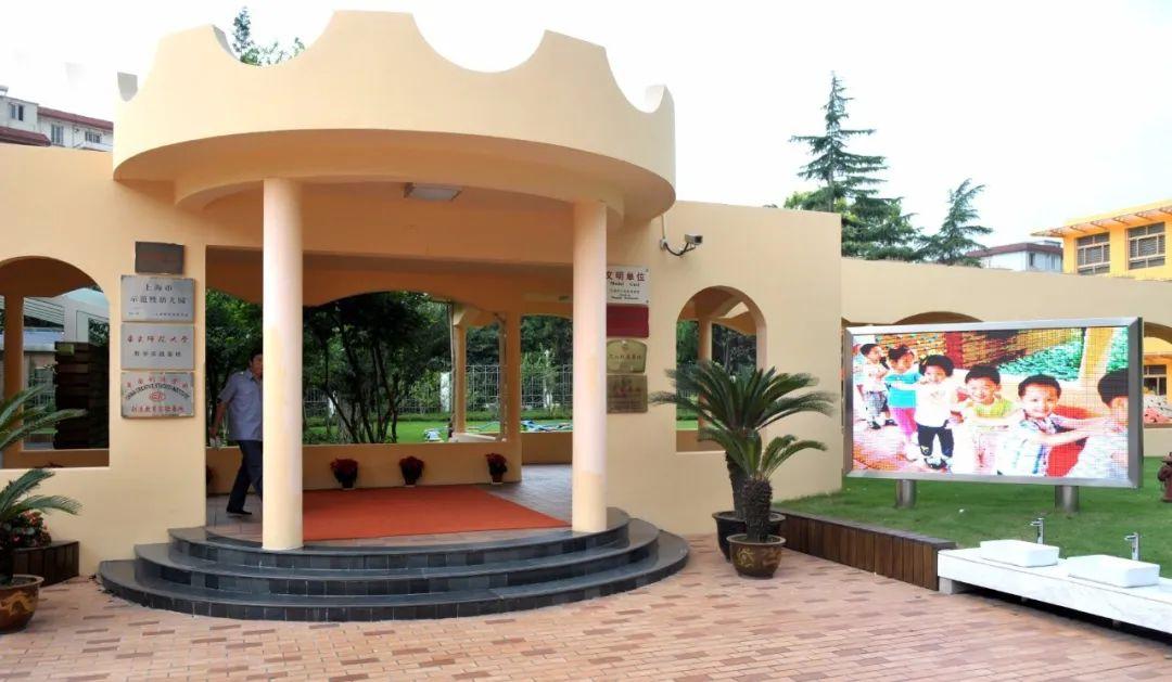 学费:700元/月招生对象:有上海市虹口区常住户口的适龄幼儿,面向全区