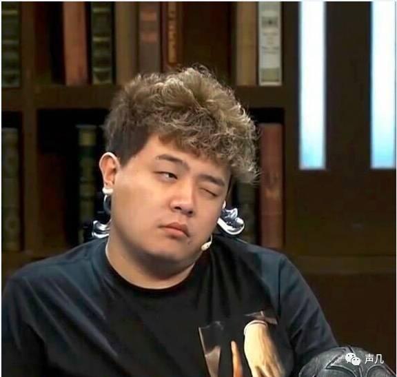 jy成名于战旗直播的《lying man》,当狼爱打脏套路,人称"国服第一狼王