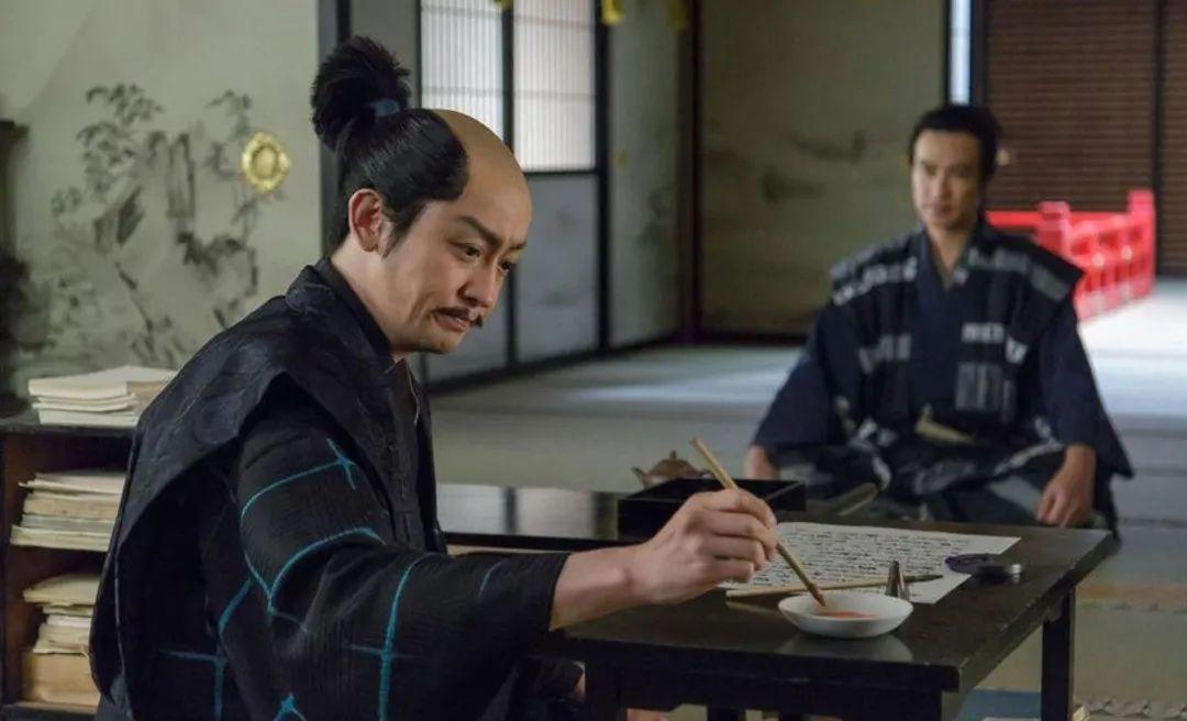 为什么古代日本人要把中间的头发剃掉