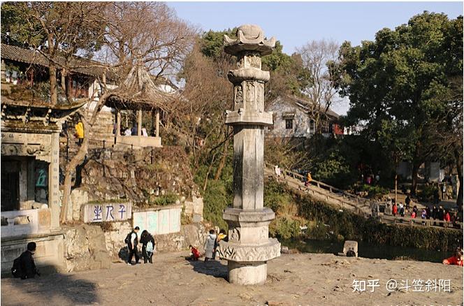 苏州虎丘:千人坐摩崖石刻