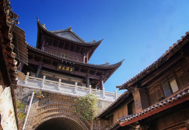 云南巍山古城600多年的明清古建筑群