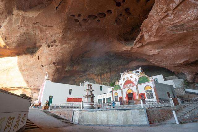 国陵寺主要由国陵寺,殿藏地,观音堂,二王庙,南天门组成.